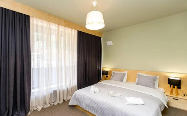 1BR apt with balcony 5 min from Mountain Kokhta