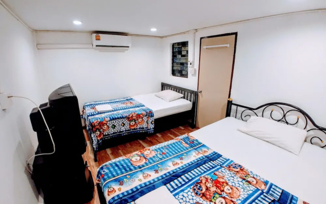 Zuzu Hostel