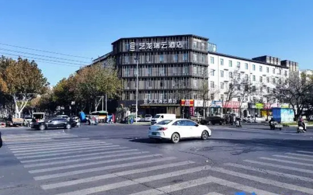 Elong R.YUN Hotel (Zhengzhou East Station Zhengdong Business Center)