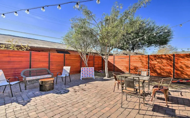 Sun-lit Phoenix Gem: Backyard Entertainment Patio!