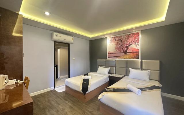 Metro Link Ratchada Hotel