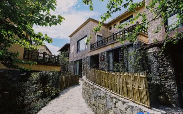 Yuanyang Yuanshe Mulaya Homestay (Terraced Field Scenic Area)