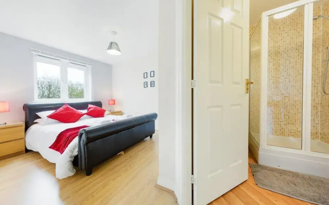 Bristol Luxury Apartment with Parking