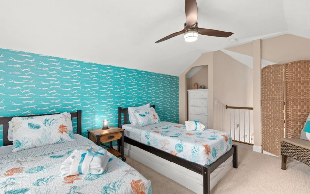 Expertly Decorated Family Home, Steps to Beach w/ a Private Heated Pool & Spa!