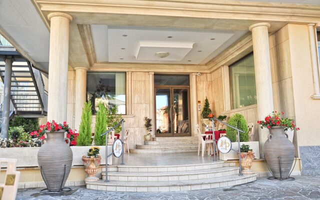 Hotel Dei Pini Фьюджи вид на фасад