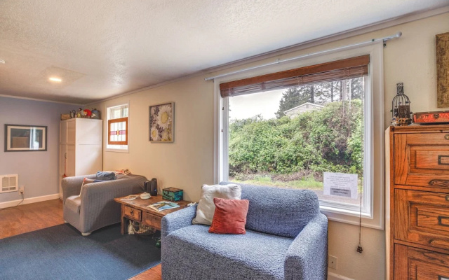 Quaint Tillamook Getaway Near Netarts Bay