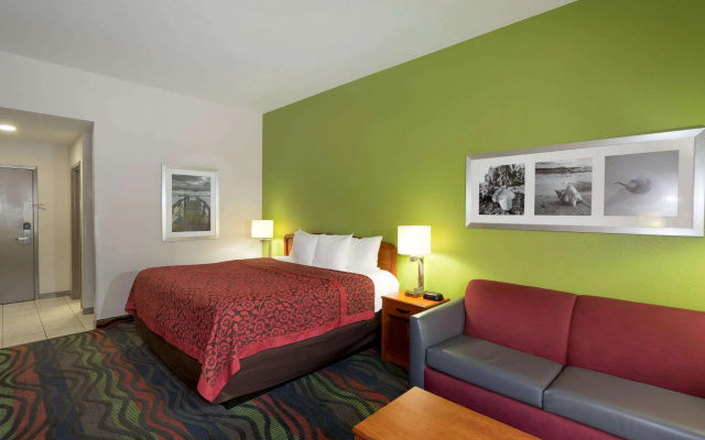 Days Inn & Suites by Wyndham Fort Myers Near JetBlue Park