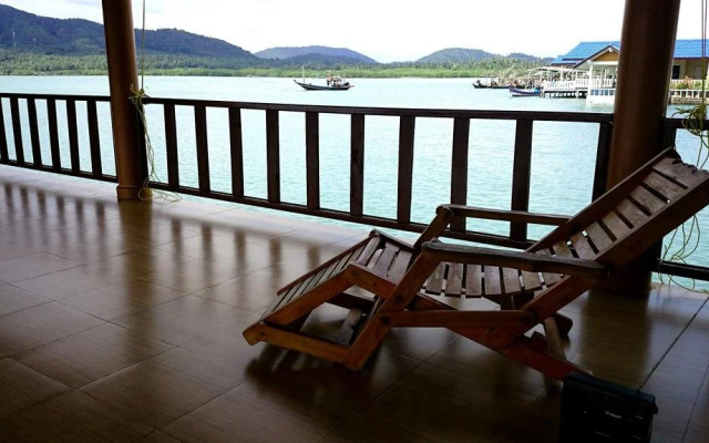 TongTomYai Homestay