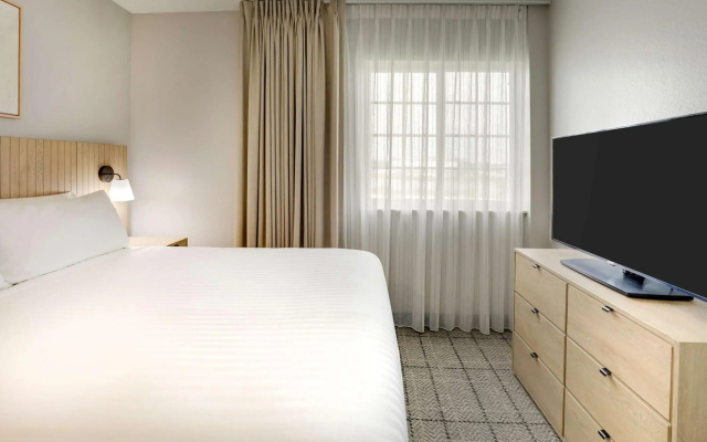 Sonesta Simply Suites Miami Airport Doral