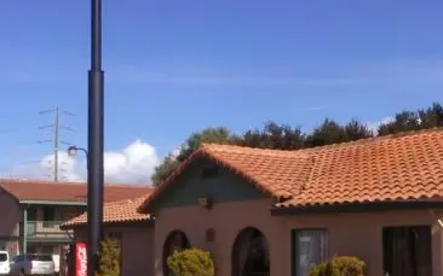 Soledad Motel 8