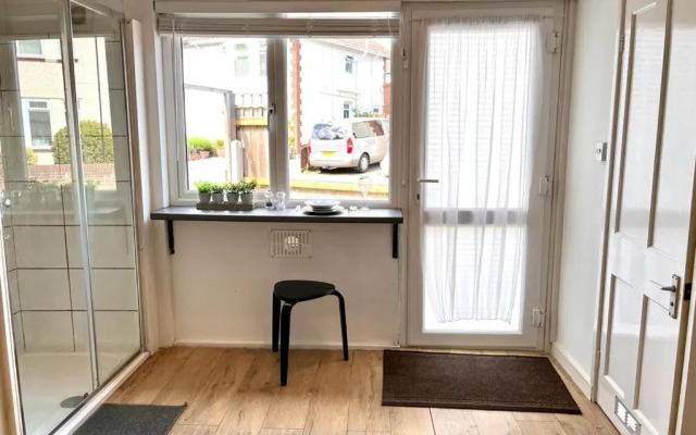 Lovely 1 bed Studio Apartment Close to the City