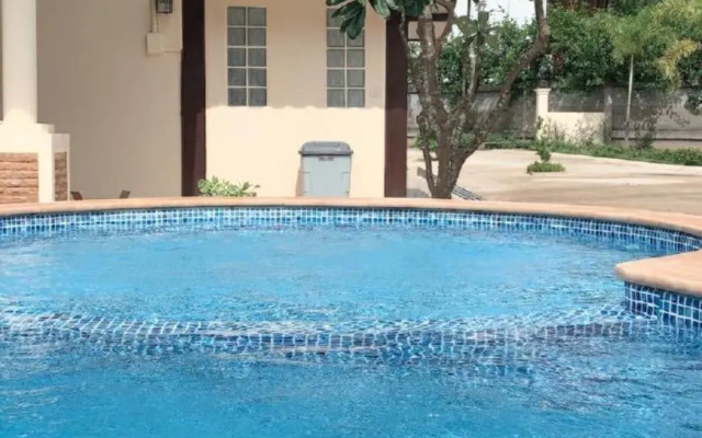 SUNRAY Guesthouse สุนันท์บ้านพักริมคลอง