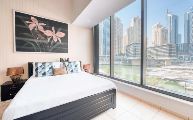 Luxury Apt w Private Jacuzzi Overlooking the Water