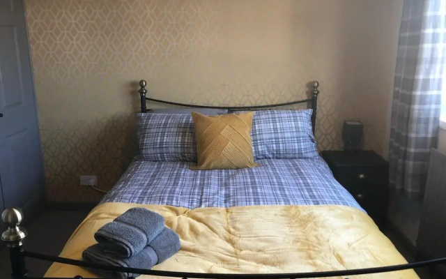 Rowan Place 5 Bedroom Off Street Parking Accommodation