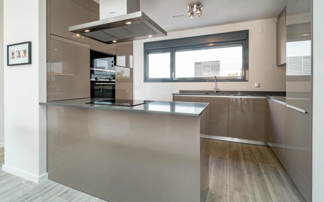 LMT46- Spacious townhouse modern style