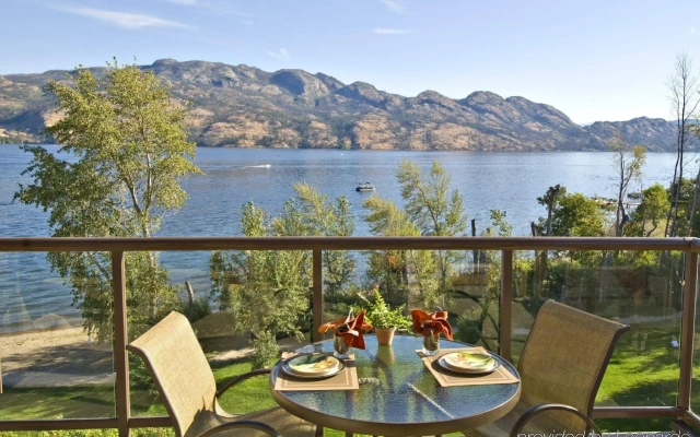 The Cove Lakeside Resort
