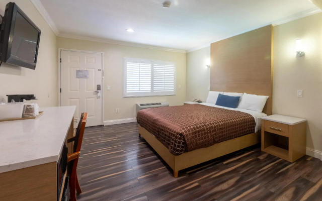 Hollywood City Inn
