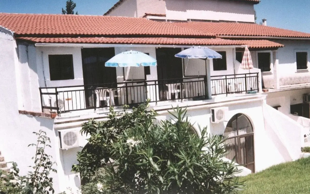 Dinas Studios & Apts