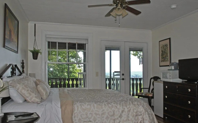 RiverView Inn