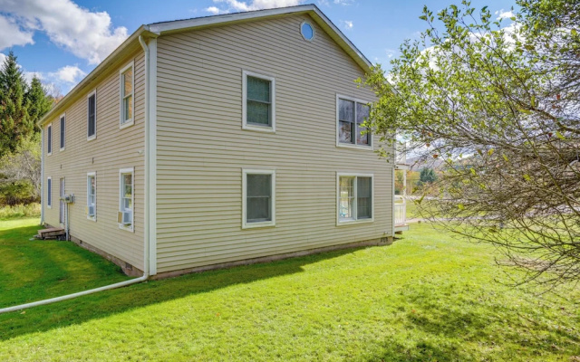 Peaceful Catskills Condo w/ Deck + Mountain View!