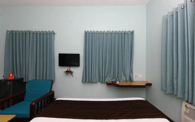 OYO 7829 Santhi inn