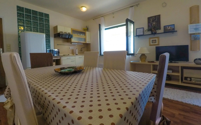 Apartment Iva - with beautiful view: A1 Omis, Riviera Omis