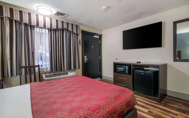 Howard Johnson by Wyndham Malden Boston Area