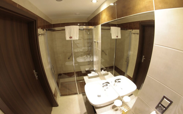 Hotel Krysztal Conference & Spa