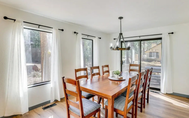 Hot Tub & Community Perks: Sunriver Retreat