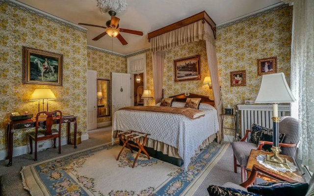 Pinehill Inn