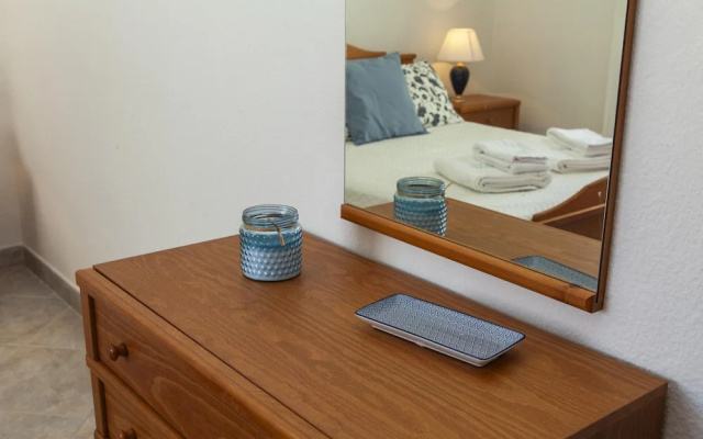 W 04 - Bedroom 4 in Topside Luz Guesthouse