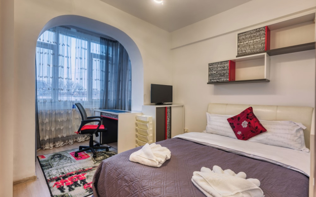Modern 2 BR in Center - Pumo Properties