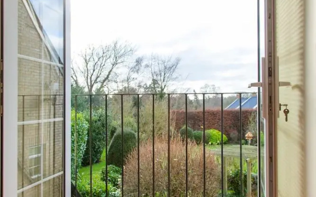 Cricketfield House - Guest House