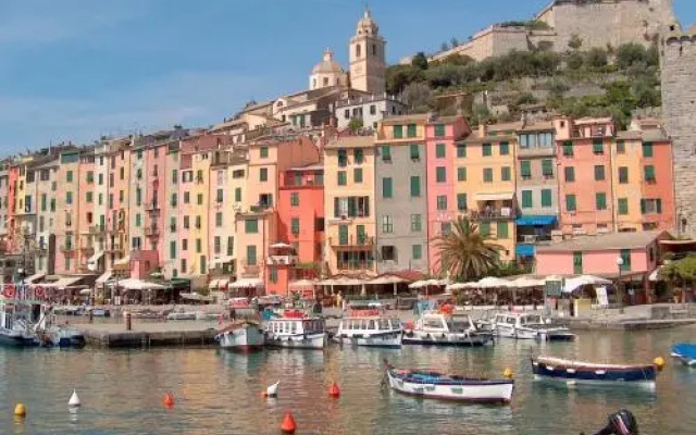 Casetta Romantica Viola Lerici