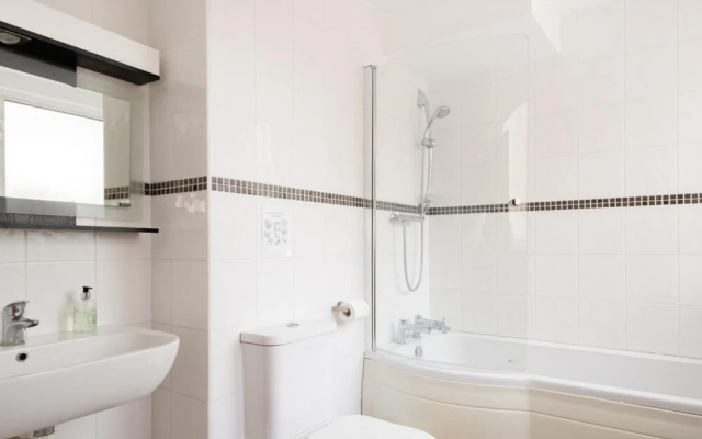 The Southwick Sanctuary - Large & Modern 6BDR Home with Private Terrace