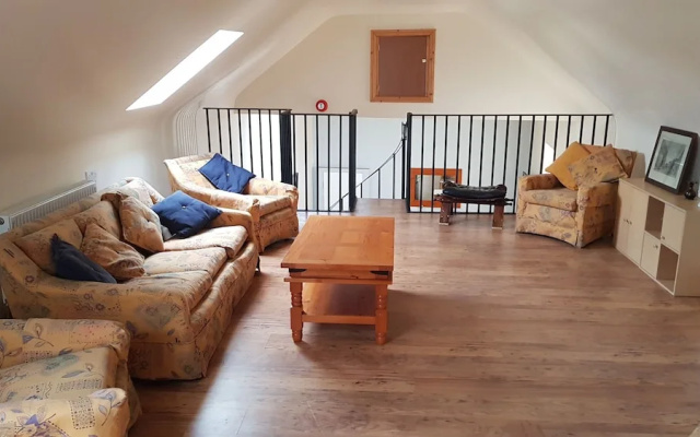 Apartment Sleeps 7 With Mezzanine