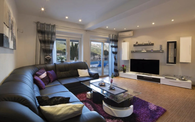 Montelux Apartments