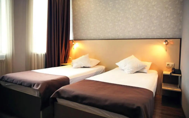 Standard Twin room (twin beds) · Hotel Rondo — photo 2