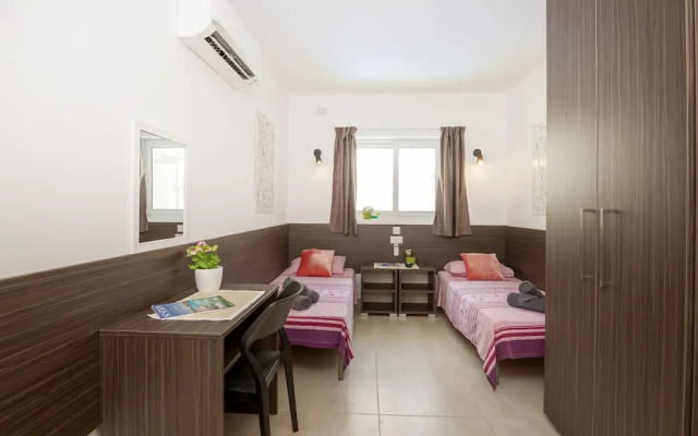 Summer Breeze Maisonette with Terrace by Getaways Malta