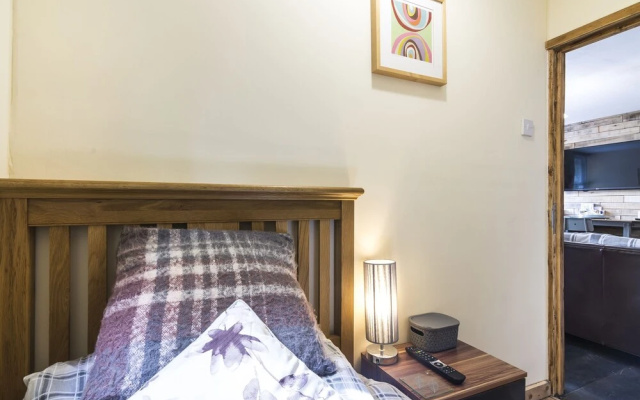 Holey Moley Lodge - 2 Bedroom