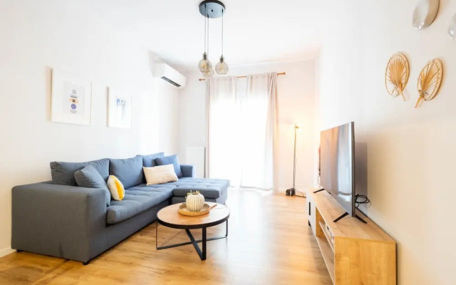 Urban Comfort 2 Bdrm Next to Metro