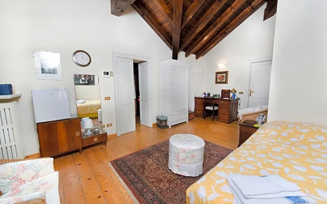 Villa Pinetina B&B