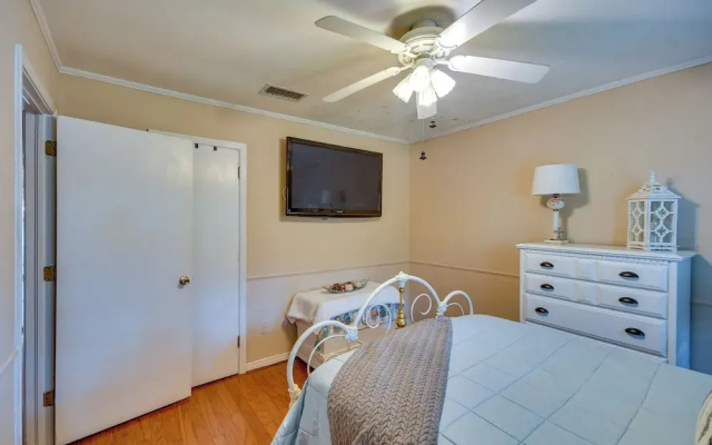 3 Mi to Dtwn Montgomery: Quiet Family Getaway!