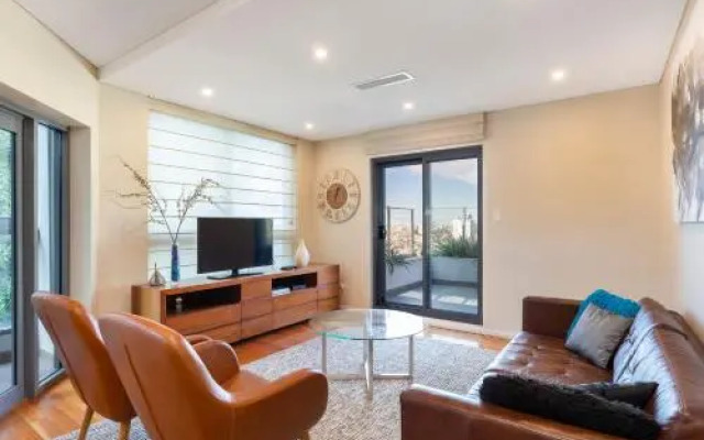 North Sydney Fully Self Contained Modern 2 Bed Apartment (16Wal)