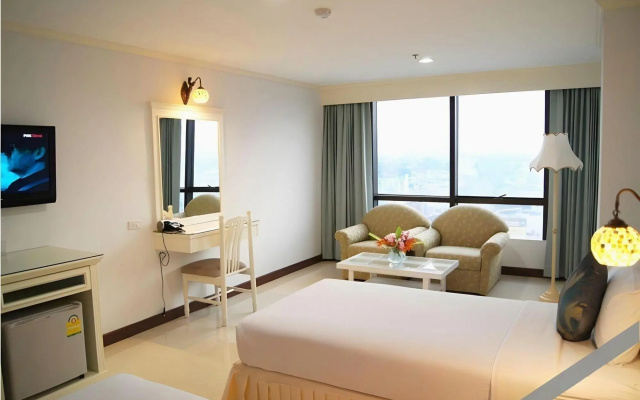 Bay Hotel Srinakarin