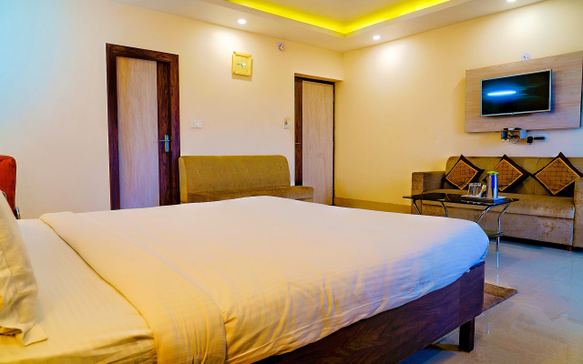 Fabhotel Kanchan Plaza
