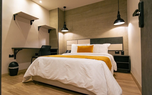Hotel Balmoral Plaza