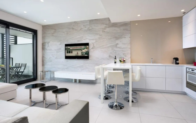 Lovely 1BR in White city by HolyGuest