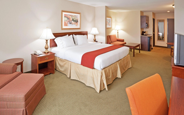 Holiday Inn Express Hotel & Suites Franklin-Oil City by IHG