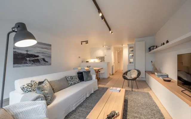 Apartment Near Albert Beach With Terrace
